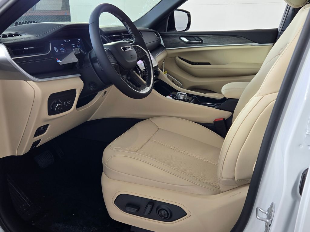 new 2025 Jeep Grand Cherokee car, priced at $41,585