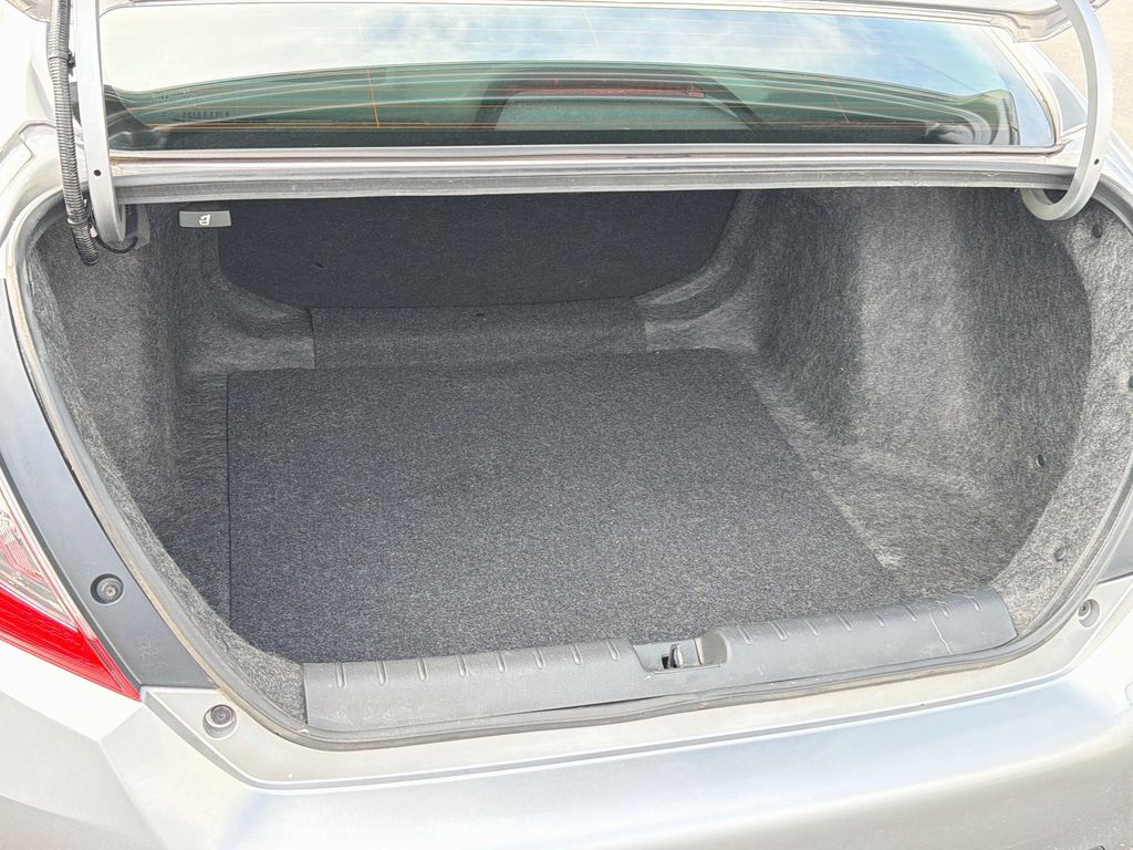 Used 2019 Silver Honda LX image 26