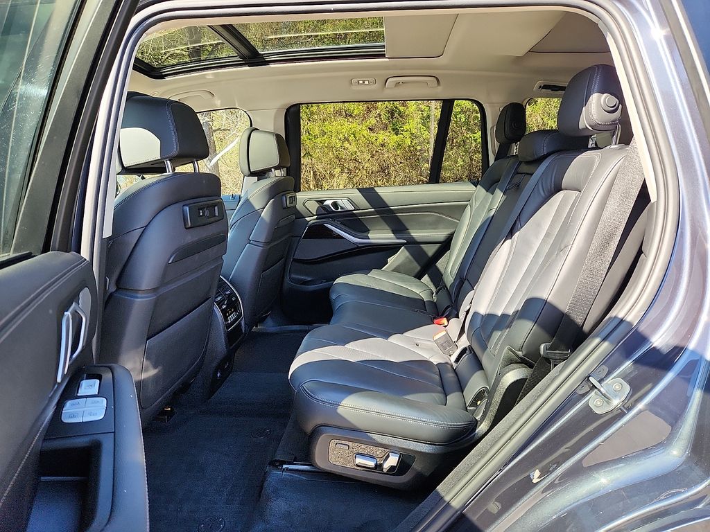 Thumbnail: 2020 BMW X7 - 10