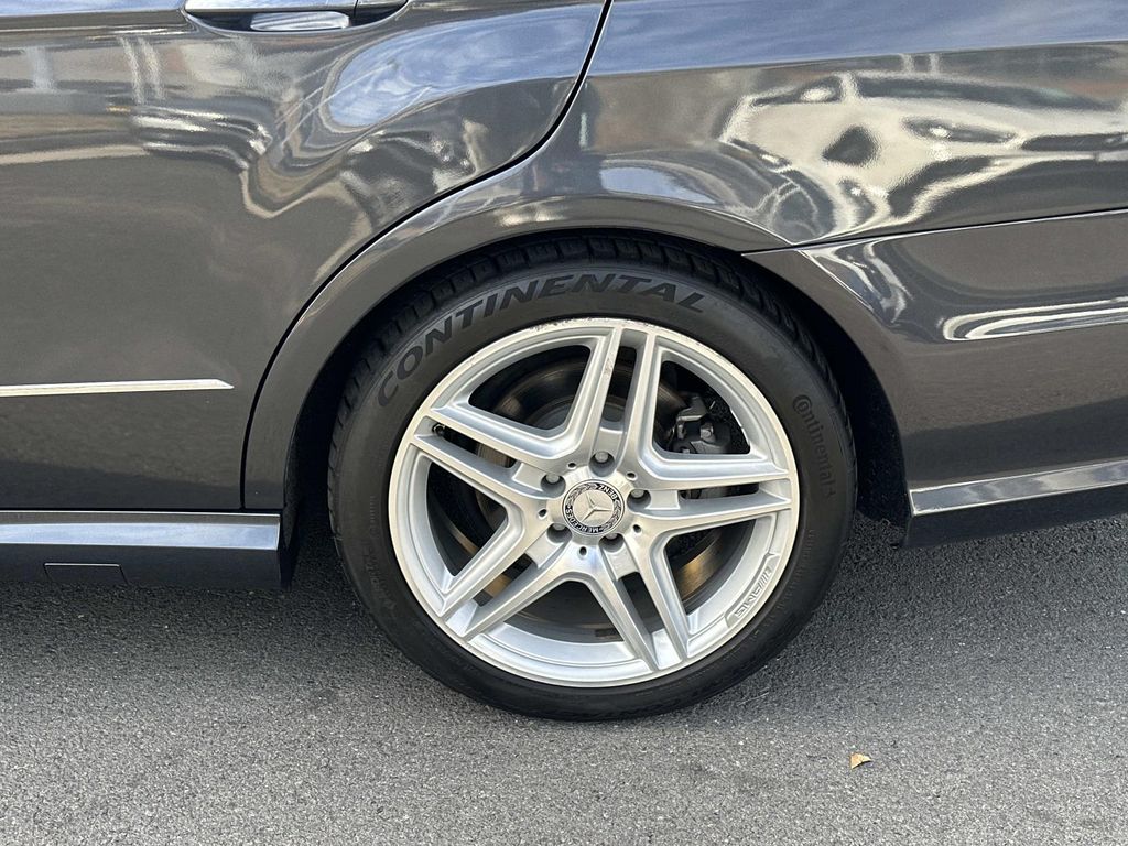 Thumbnail: 2011 Mercedes-Benz E-Class - 16