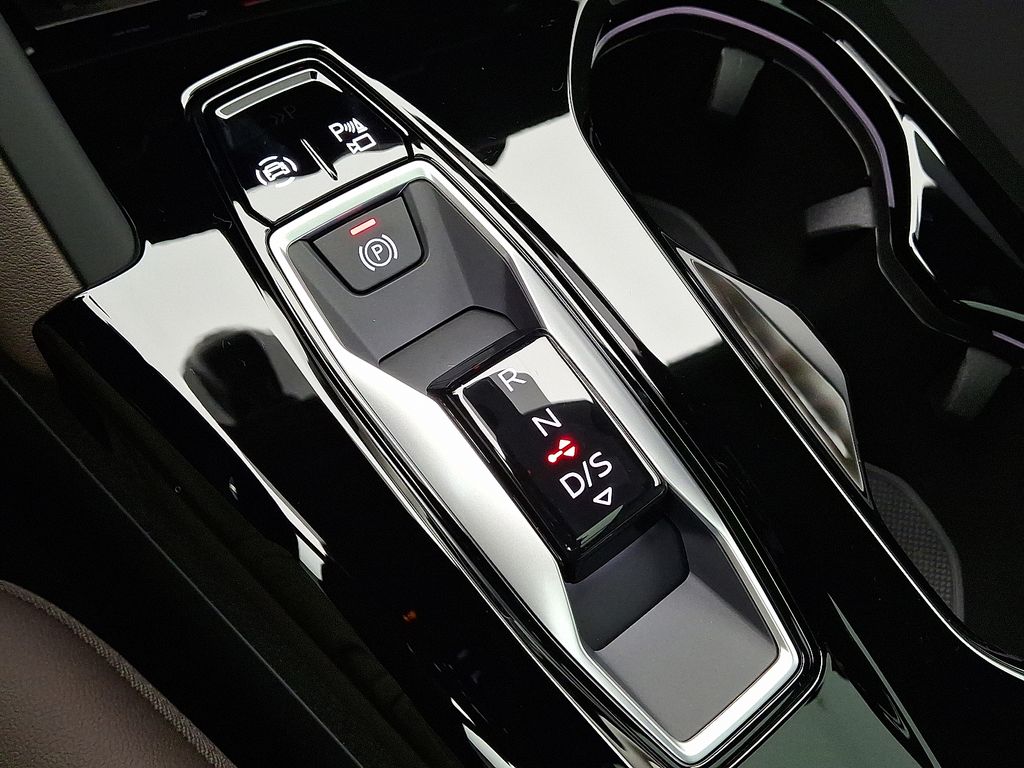 Thumbnail: 2025 Audi Q5 - 10