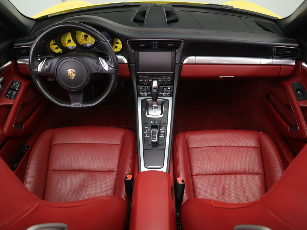 Thumbnail: 2016 Porsche 911 - 21