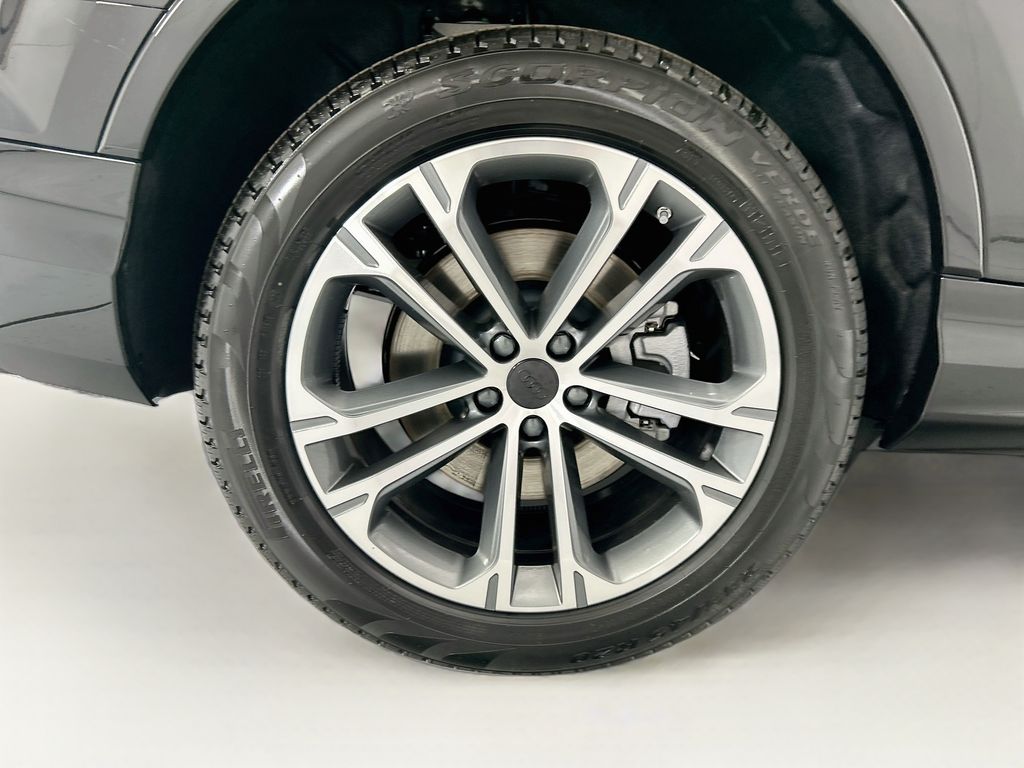 Thumbnail: 2026 Audi Q7 - 32