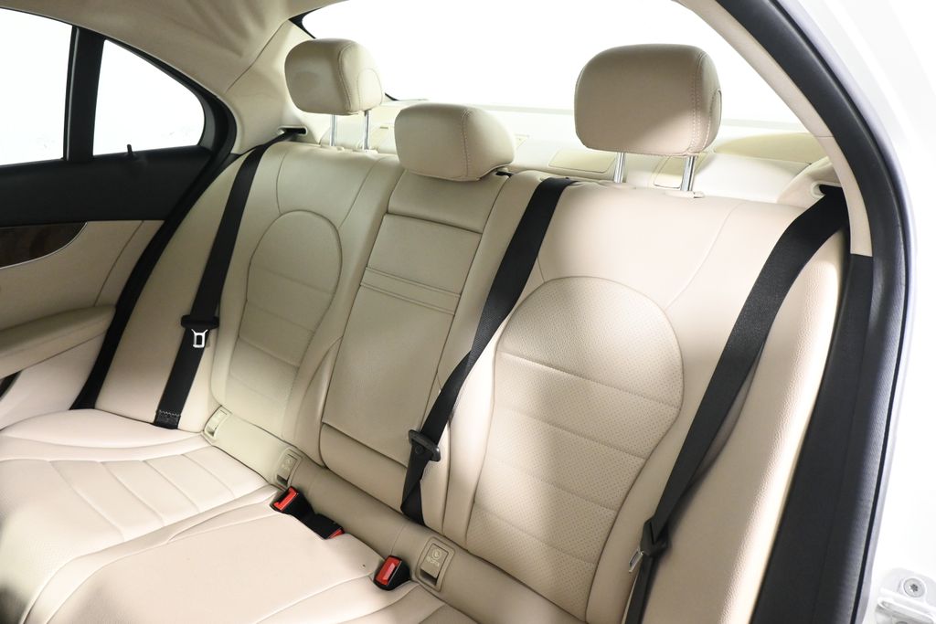 Thumbnail: 2015 Mercedes-Benz C-Class - 4