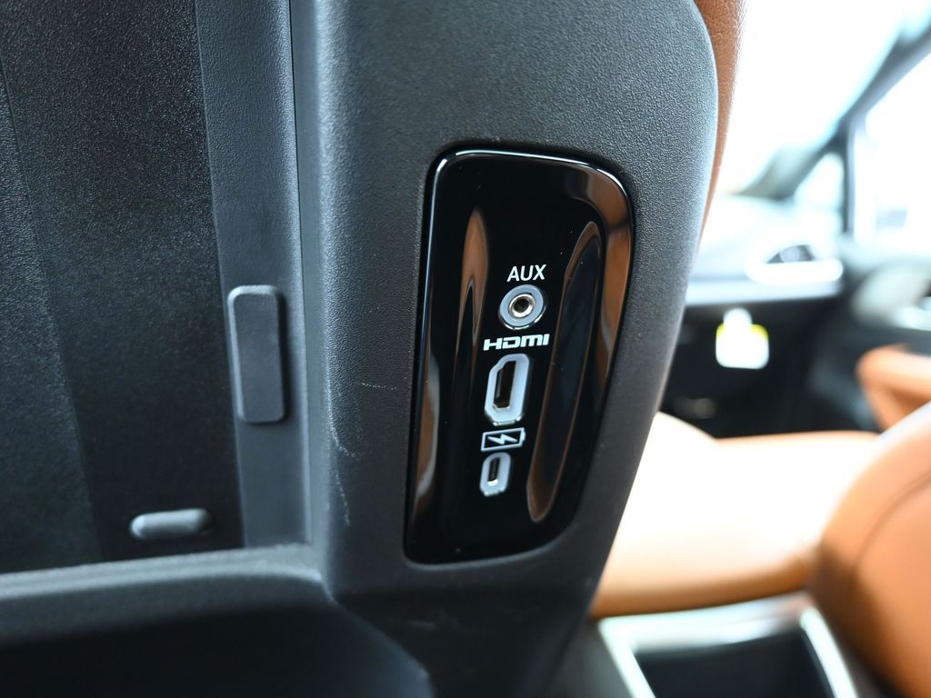 Used 2024 Bright White Clearcoat Chrysler Pinnacle image 45