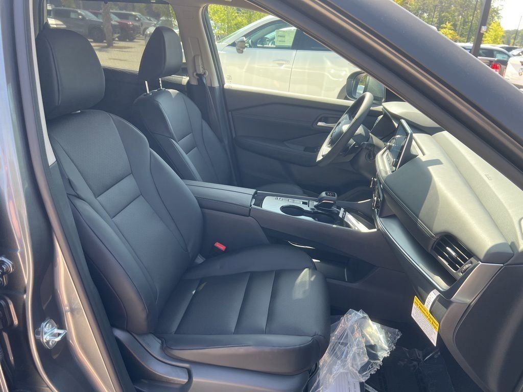 2025 Gun Metallic Nissan Rogue SV FWD SUV