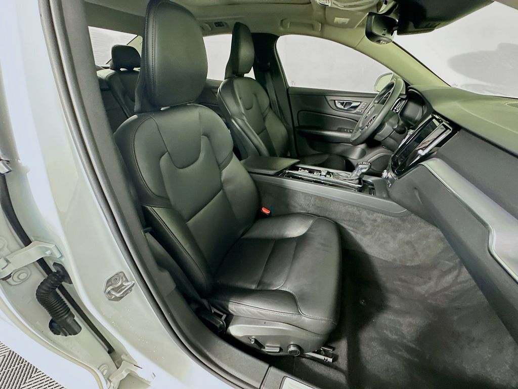 Thumbnail: 2020 Volvo S60 - 29
