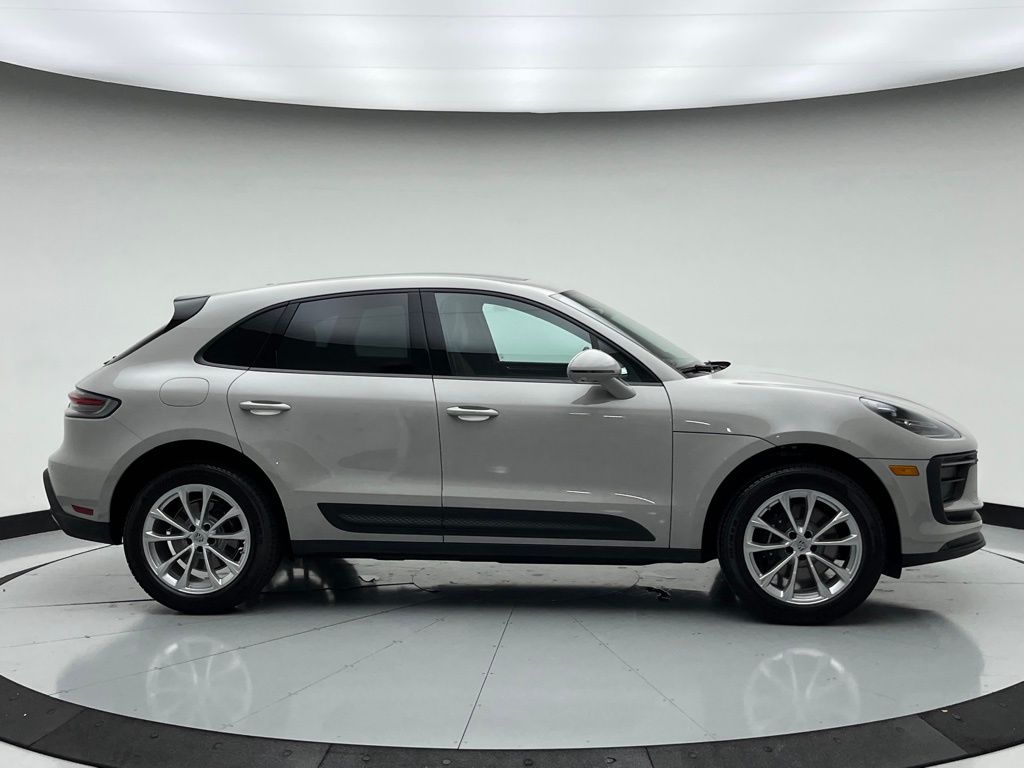 Thumbnail: 2025 Porsche Macan - 10