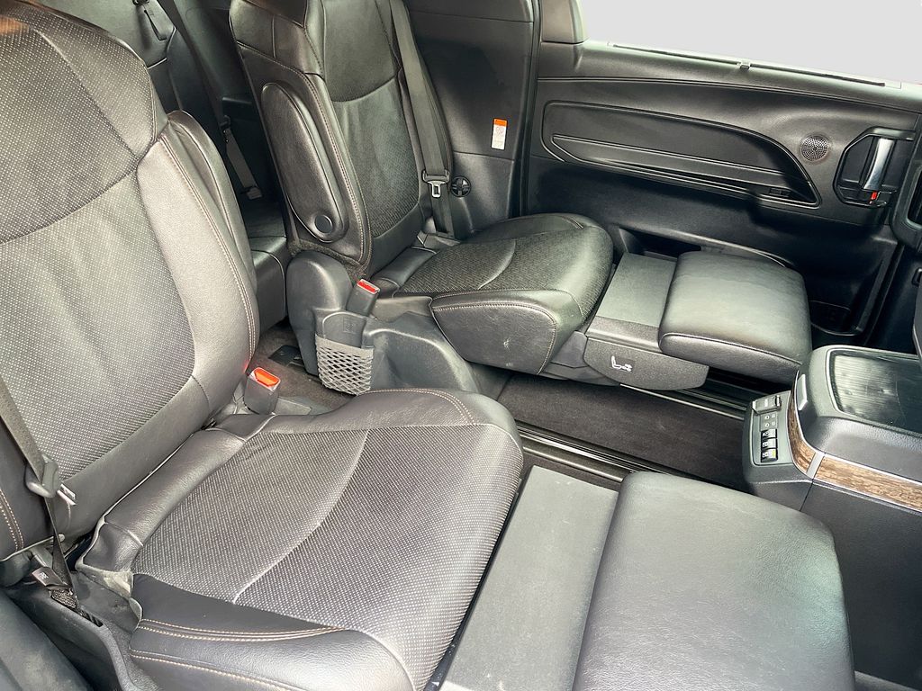 Used 2025 Magnetic Gray Metallic Toyota Platinum image 37
