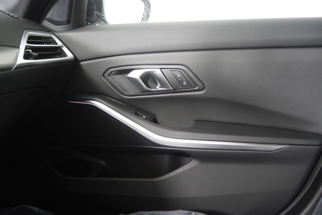 Thumbnail: 2026 BMW 3 Series - 26