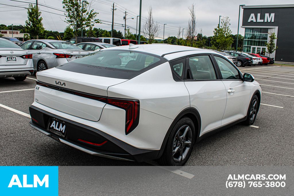 Used 2025 White Kia LXS image 6