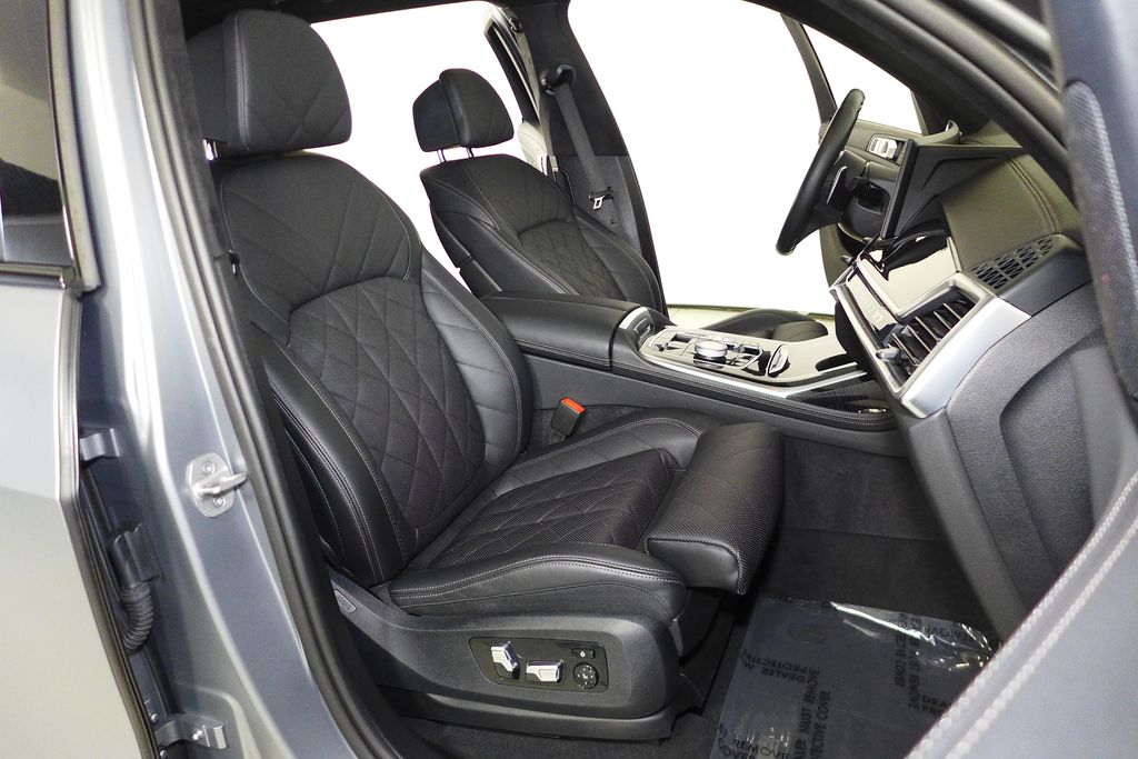 Thumbnail: 2024 BMW X7 - 18