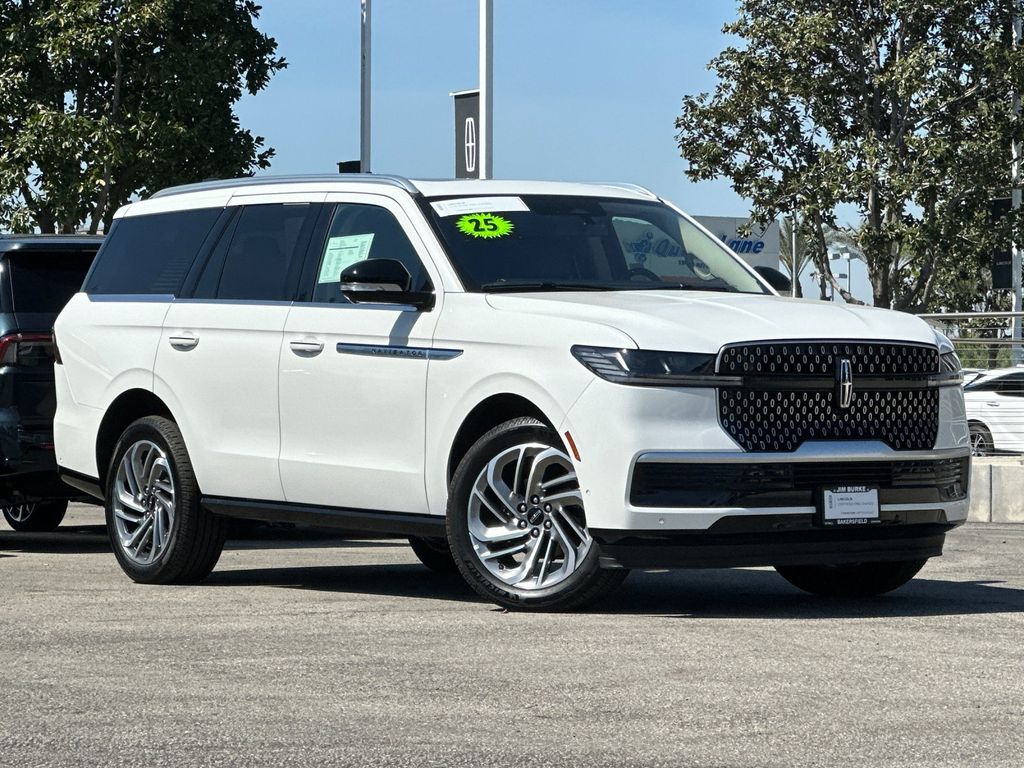 Pristine White Metallic Tri-Coat 2025 Lincoln Navigator SUV / Crossover Four-Wheel Drive Automatic