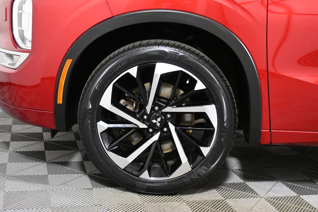 Thumbnail: 2022 Mitsubishi Outlander - 11