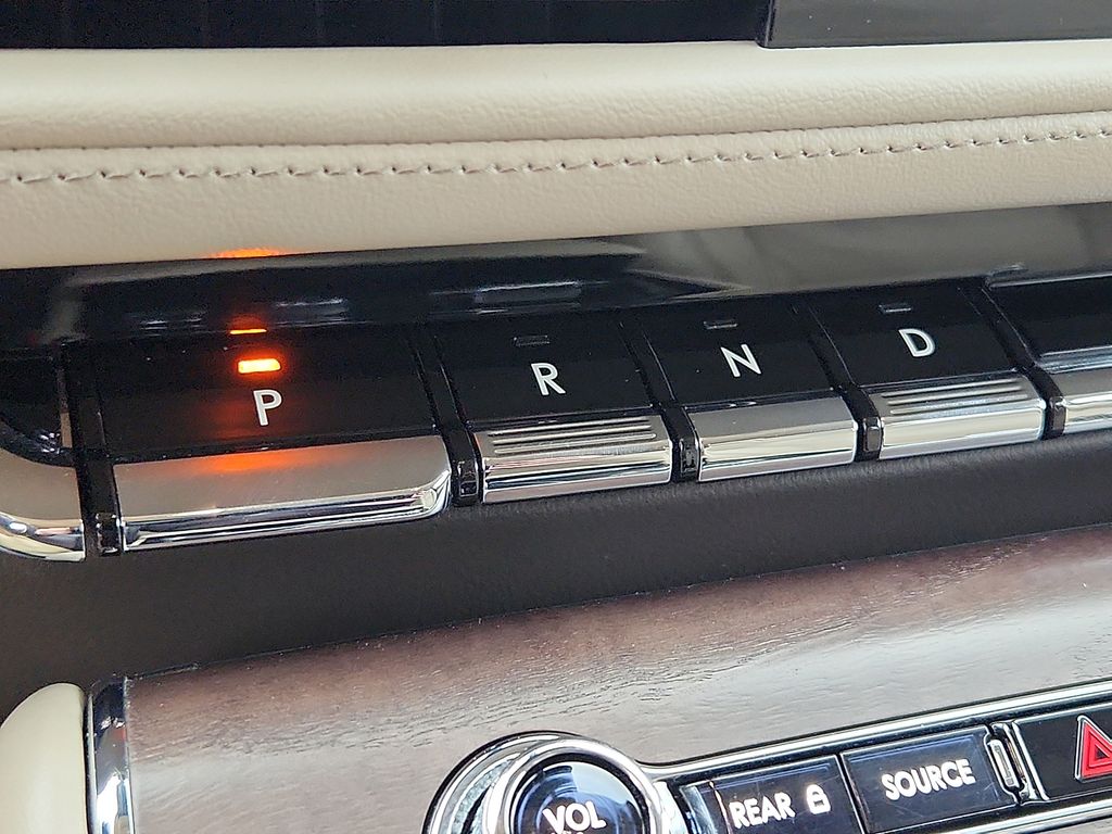 Thumbnail: 2020 Lincoln Aviator - 14