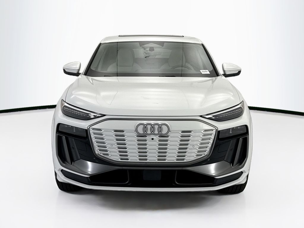 Thumbnail: 2027 Audi Q6 e-tron - 2