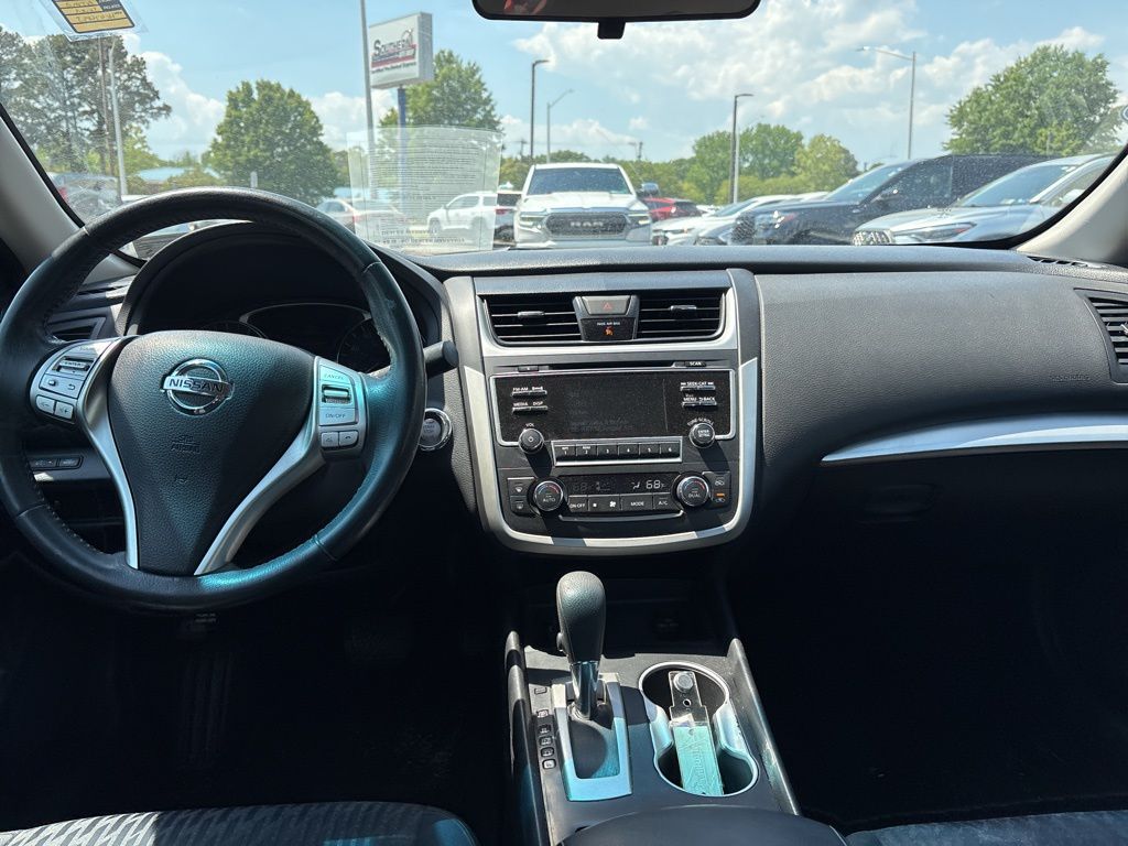 Used 2017 Silver Nissan 2.5 SV image 10