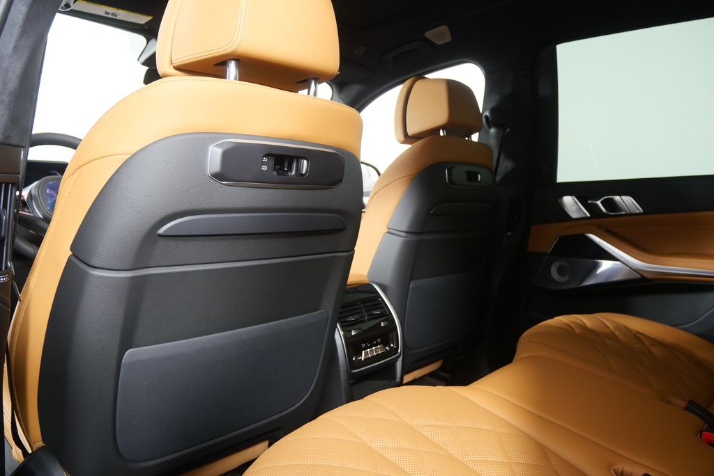 Thumbnail: 2026 BMW X7 - 20
