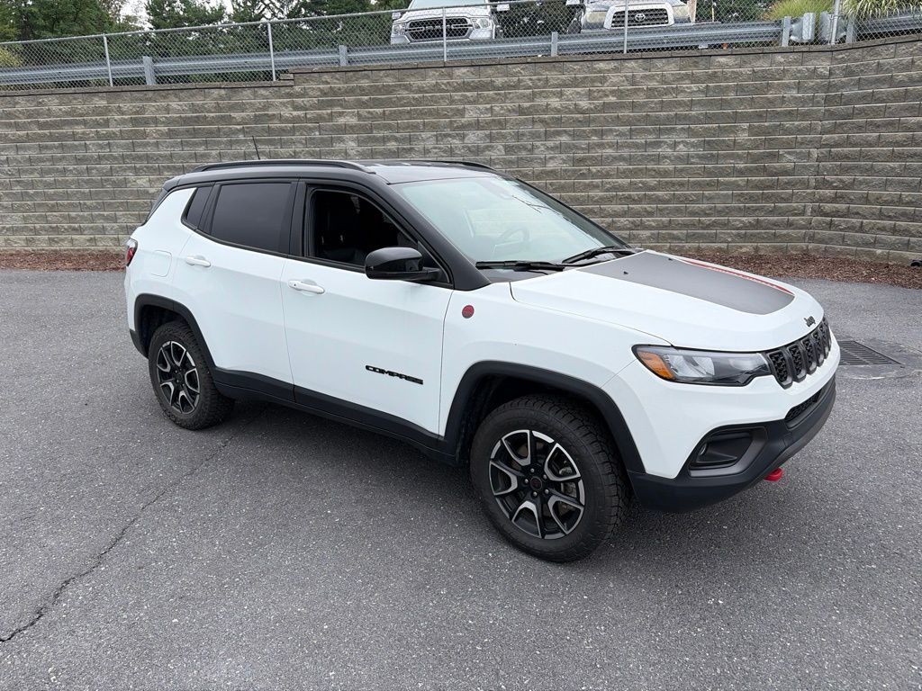 Bright White Clearcoat 2025 Jeep Compass SUV / Crossover Four-Wheel Drive 8-Speed Automatic