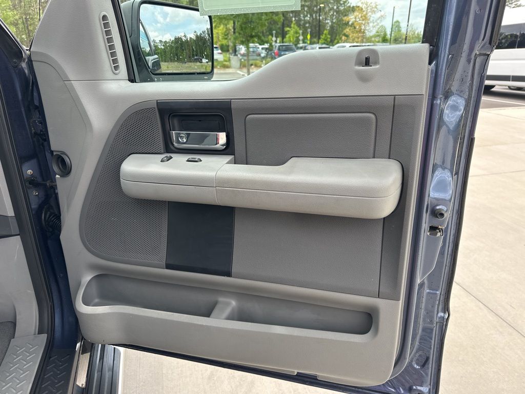 2006 Blue Ford F-150 XLT 4X4 Truck