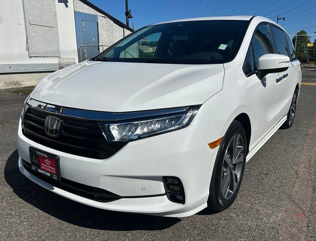 White 2023 Honda Odyssey Touring FWD Minivan Front-Wheel Drive Automatic