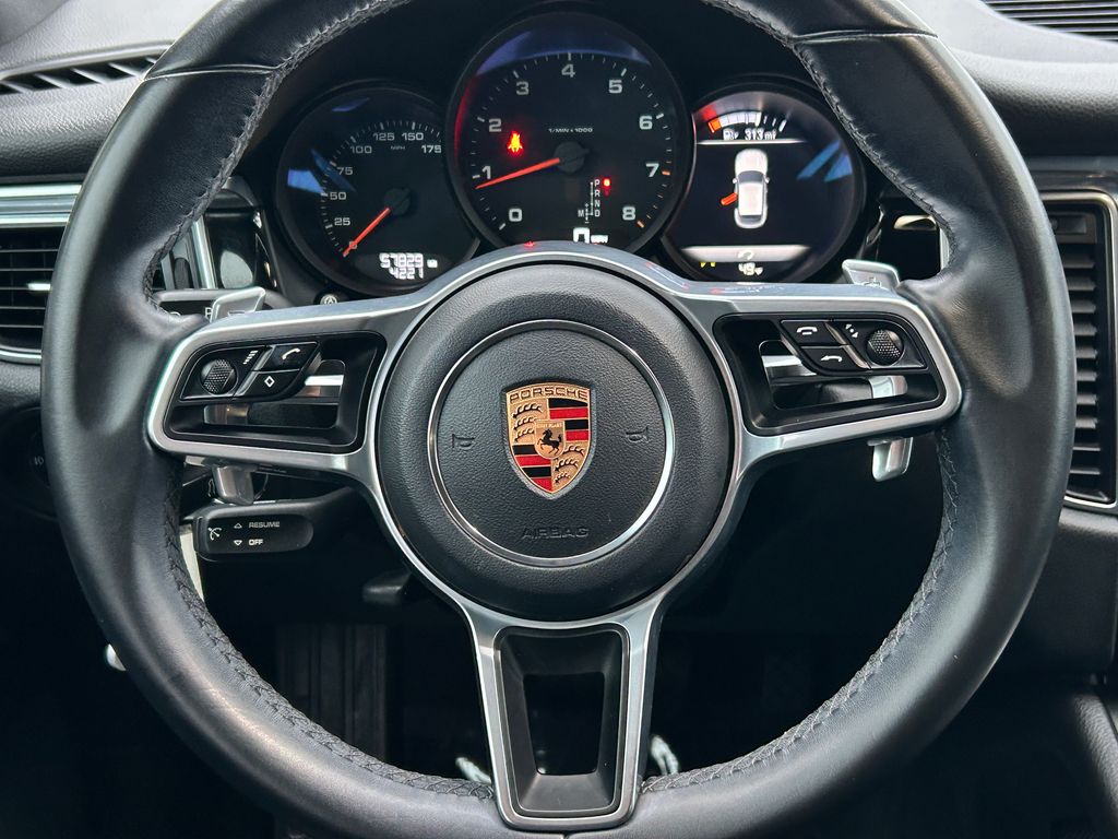 Thumbnail: 2018 Porsche Macan - 17