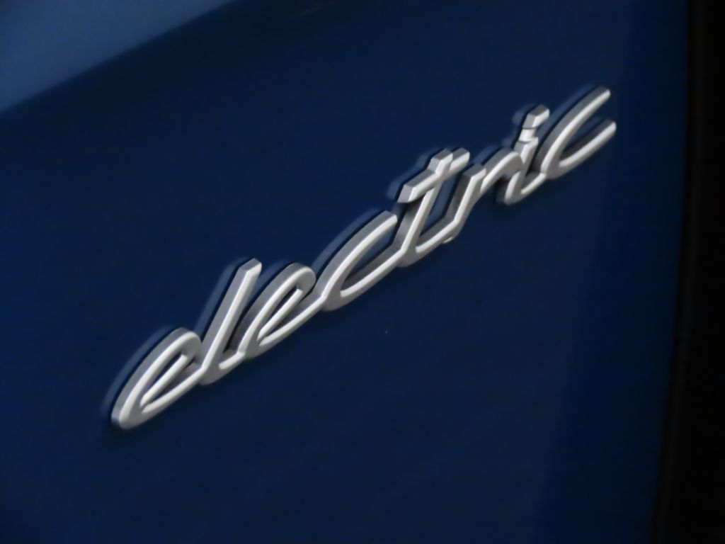 Thumbnail: 2025 Porsche Taycan - 13