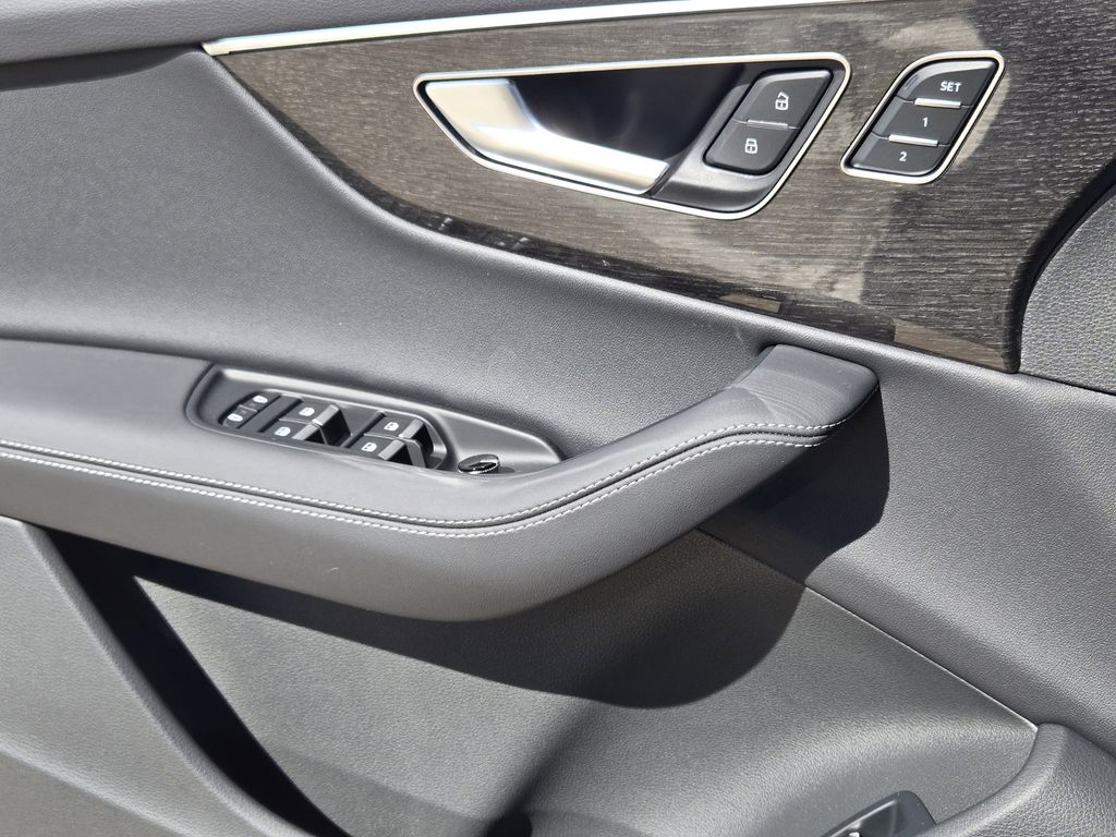 new 2026 Audi Q7 car, priced at $78,295