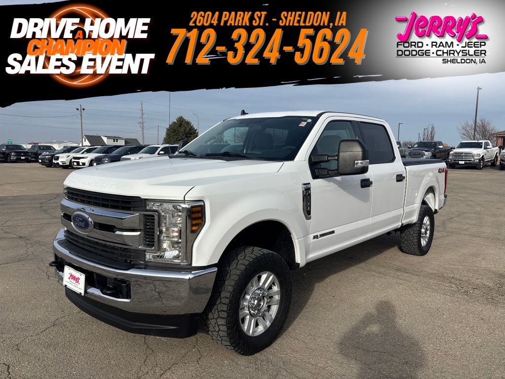 Oxford White 2019 Ford F-250 Super Duty XLT Crew Cab 4WD Pickup Truck Four-Wheel Drive 6-Speed Automatic