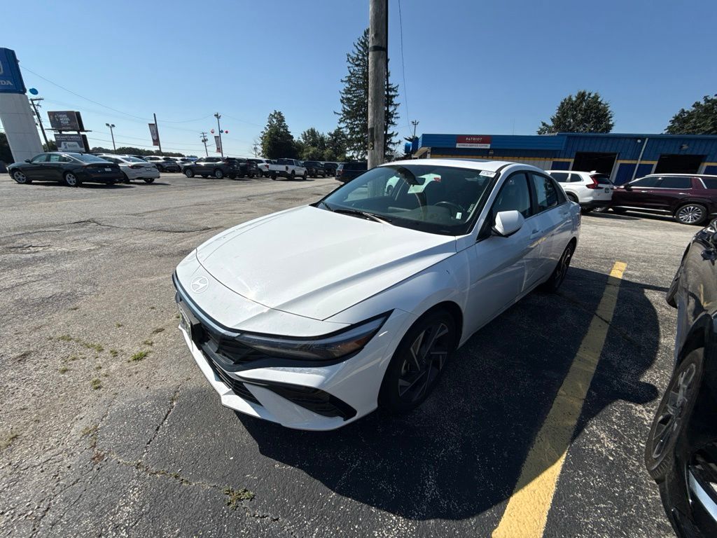  2025 Hyundai Elantra SEL Convenience FWD   