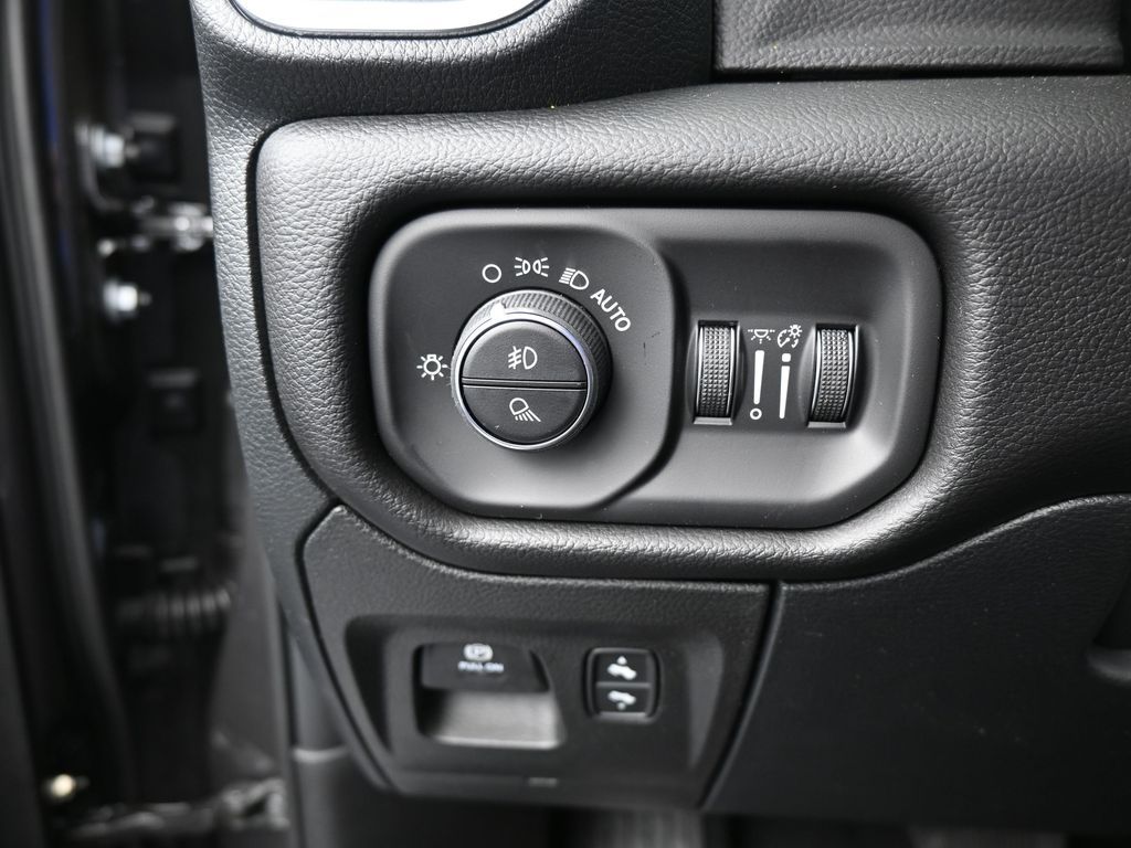 New 2026 Granite Crystal Metallic Clearcoat Ram Laramie image 28