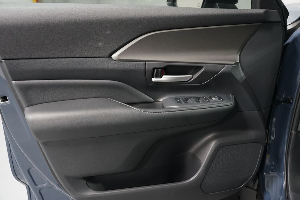 Thumbnail: 2025 Toyota Grand Highlander - 30