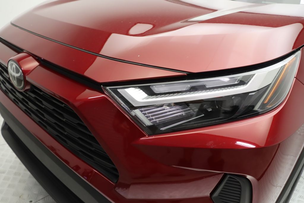 2022 Toyota RAV4 XLE 3