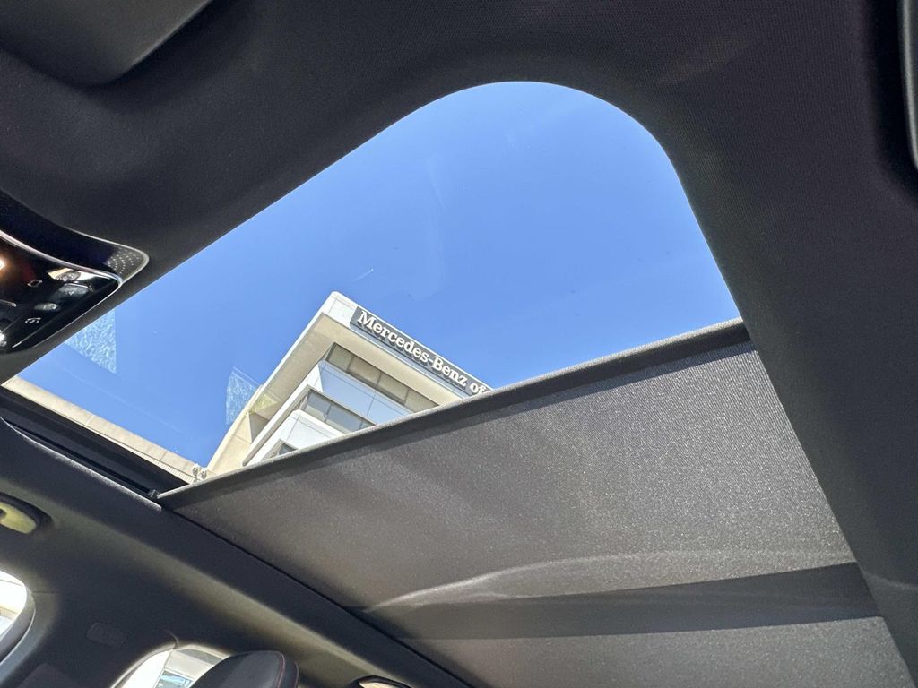 Thumbnail: 2025 Mercedes-Benz GLC - 32