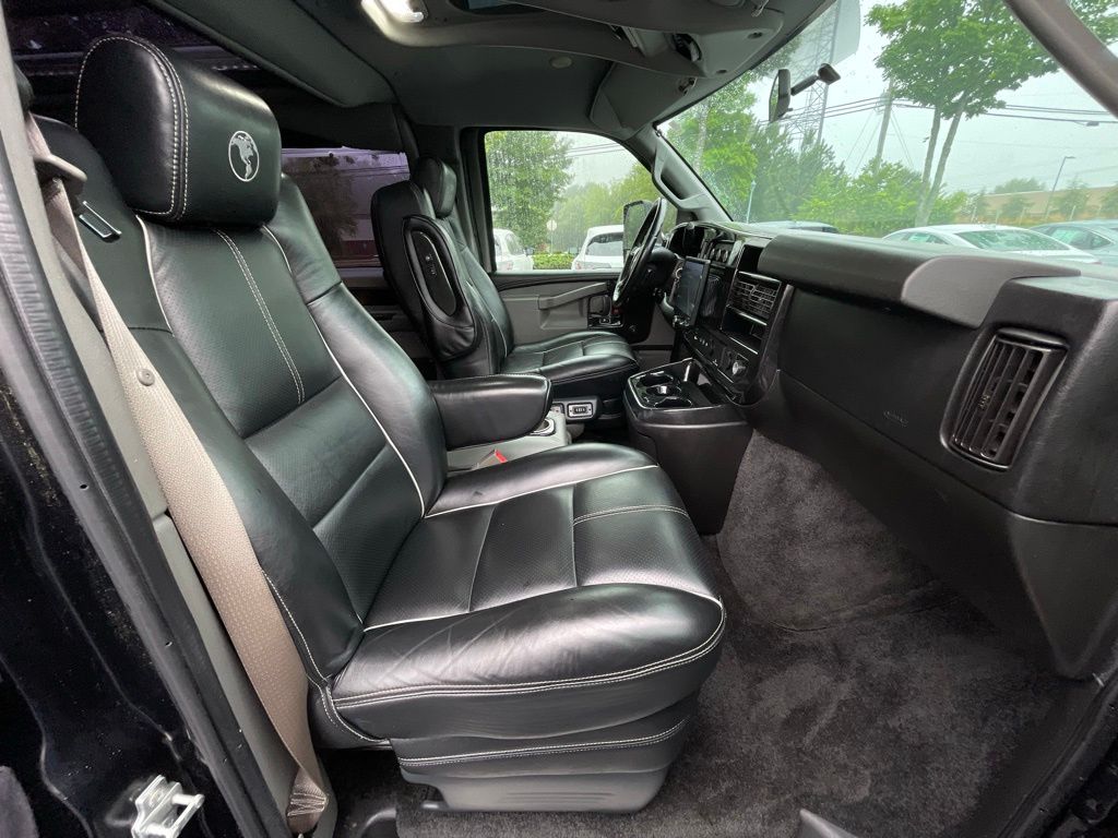 Thumbnail: 2017 Chevrolet Express - 31