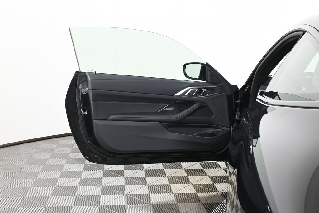 Thumbnail: 2027 BMW 4 Series - 24