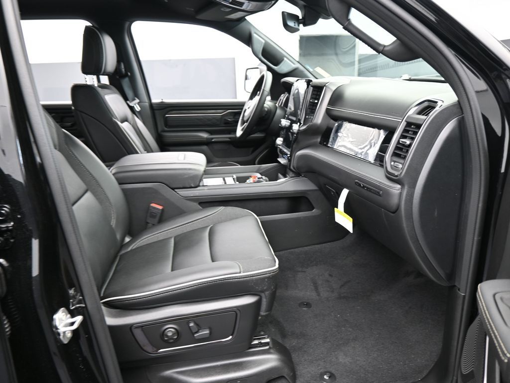 New 2026 Diamond Black Crystal Pearlcoat Ram Limited image 35
