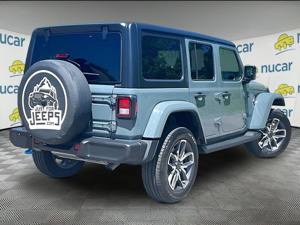 2024 Jeep Wrangler — photo 6