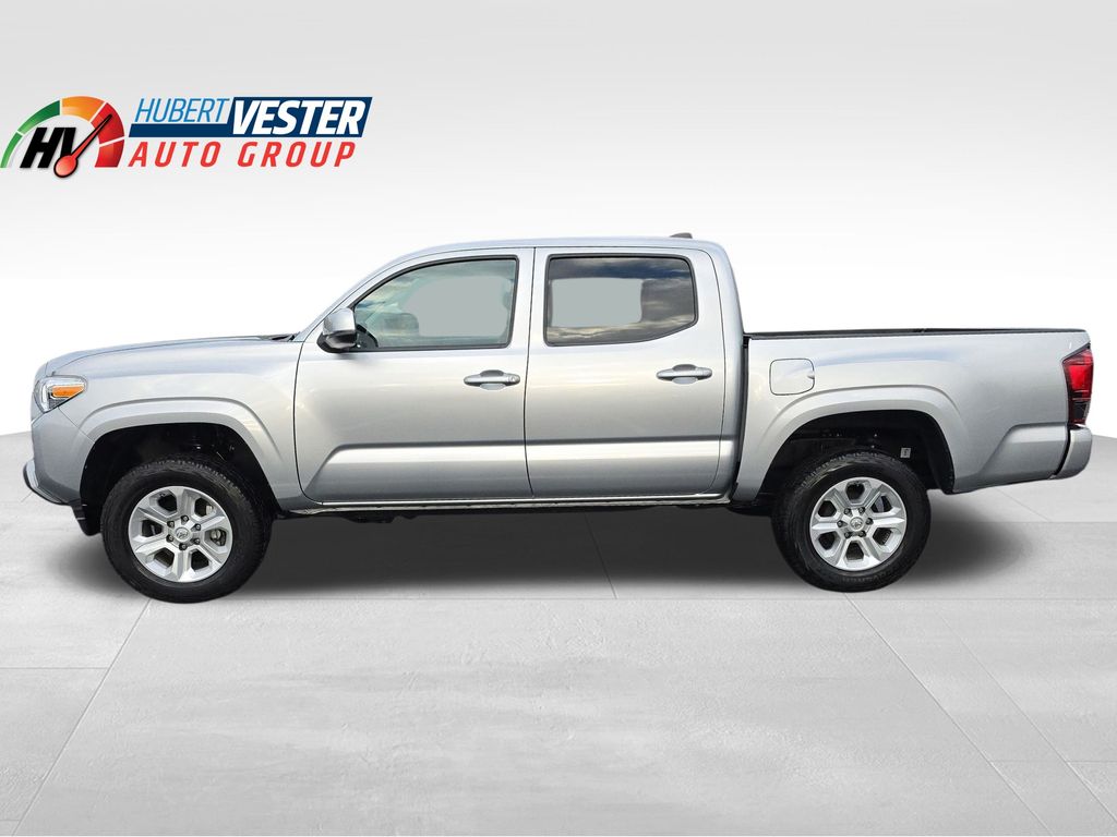2022 Toyota Tacoma SR's photo