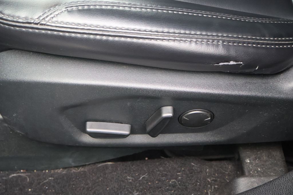 Thumbnail: 2019 Ford Explorer - 14