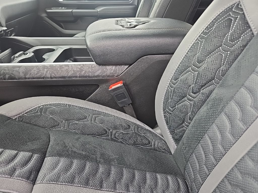 Used 2025 White Ram Big Horn/Lone Star image 26