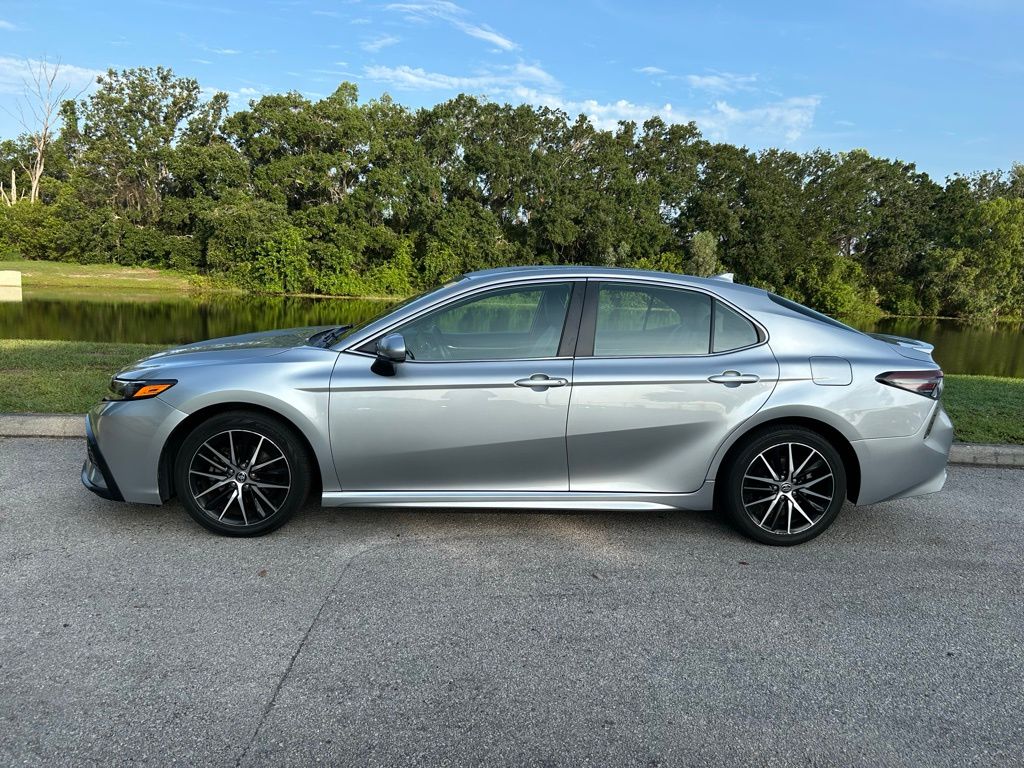 2021 Toyota Camry SE 2