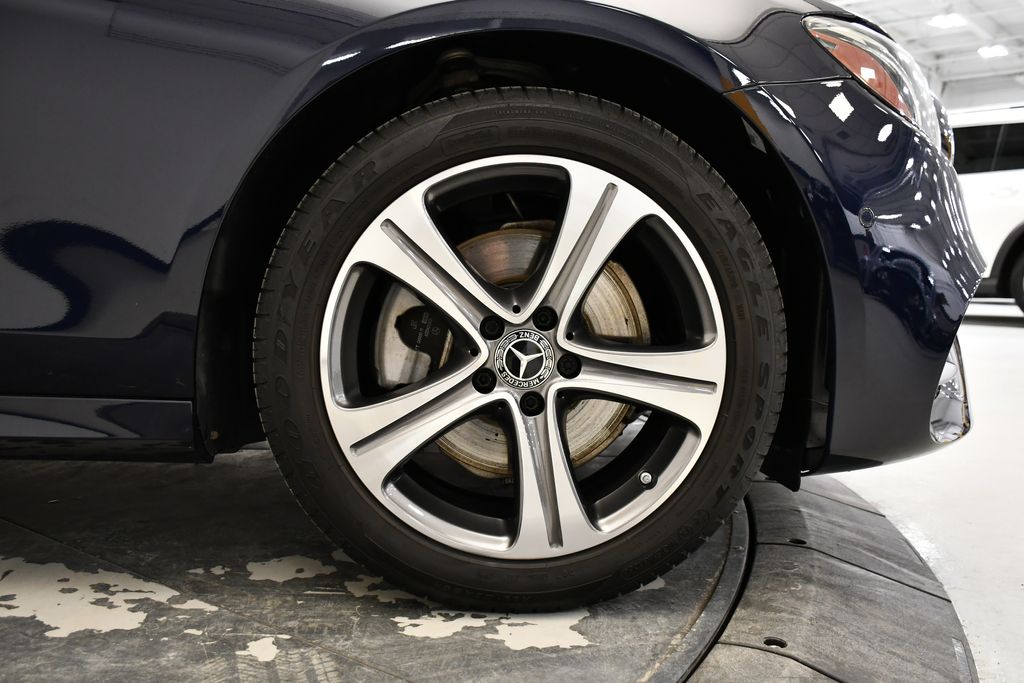 Thumbnail: 2019 Mercedes-Benz E-Class - 16