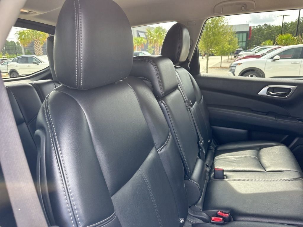2020 Brilliant Silver Metallic Nissan Pathfinder SL 4X4 SUV