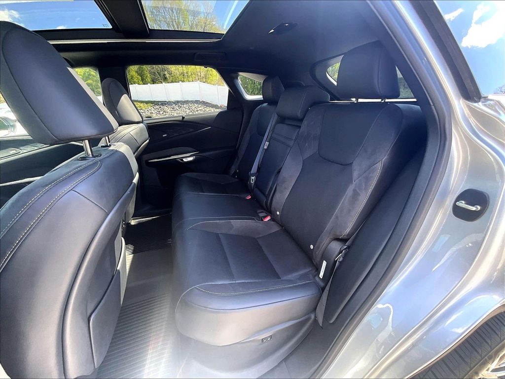 2025 Lexus RX — photo 15