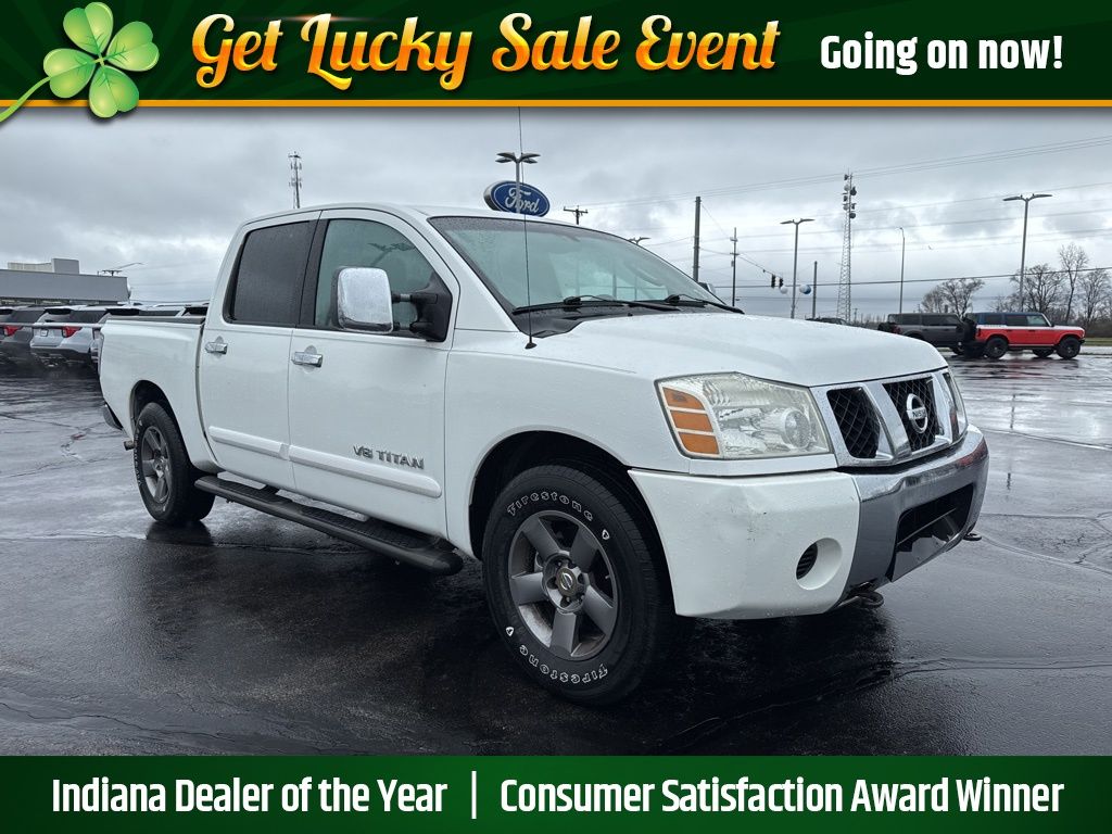White 2005 Nissan Titan SE Crew Cab 2WD Pickup Truck Rear-Wheel Drive 5-Speed Automatic
