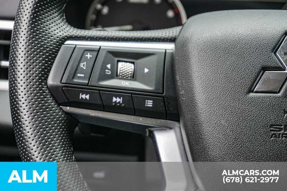 Used 2025 Silver Mitsubishi SE image 31
