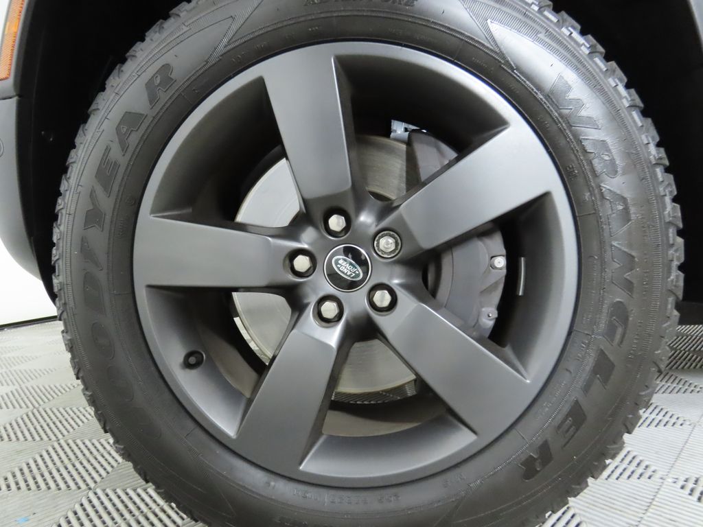 2024 Land Rover Defender 110 31