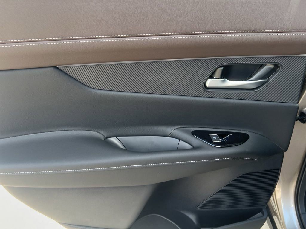 2025 Champagne Silver Metallic Nissan Murano Platinum AWD SUV