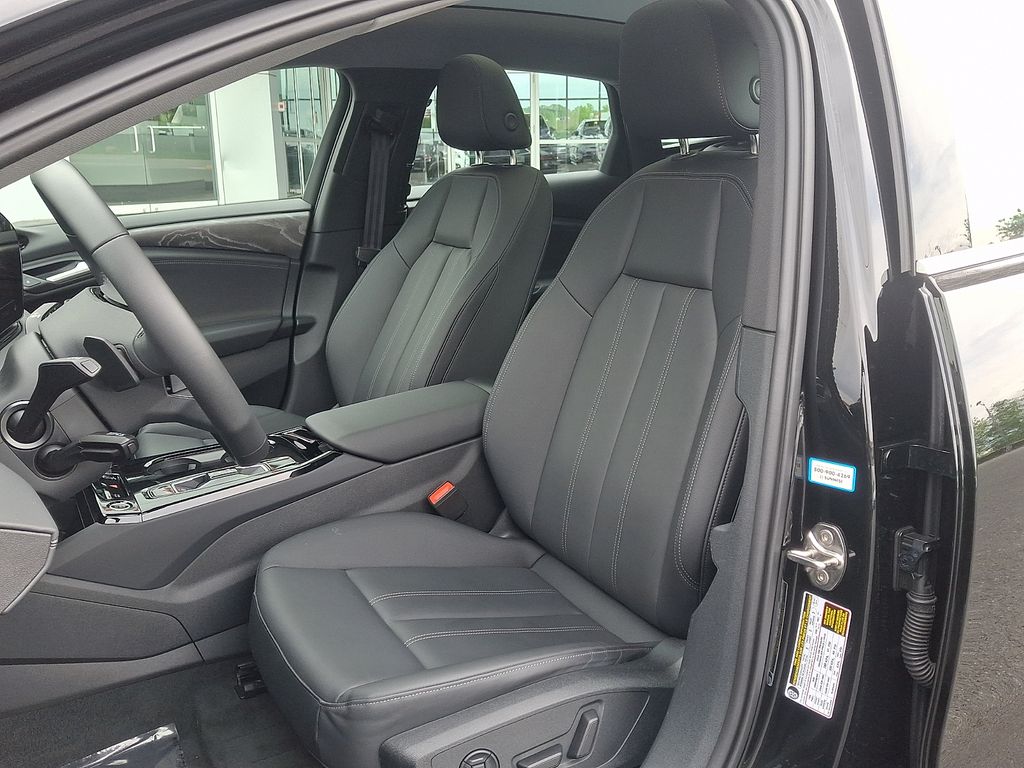 Thumbnail: 2025 Audi e-tron S - 13